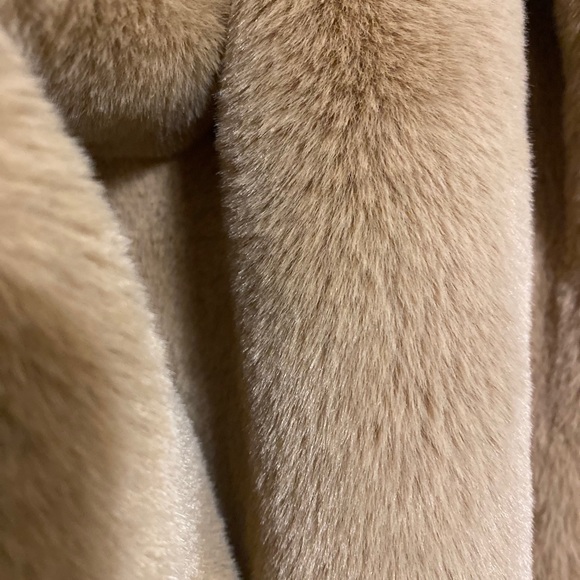 Cupcakes and Cashmere faux fur coat 🧥 - Picture 10 of 10